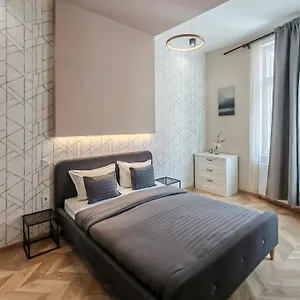 Amora Homes 3 Bedrooms Bright Flat In The Heart Of The -free Parking Need Reservation Boedapest