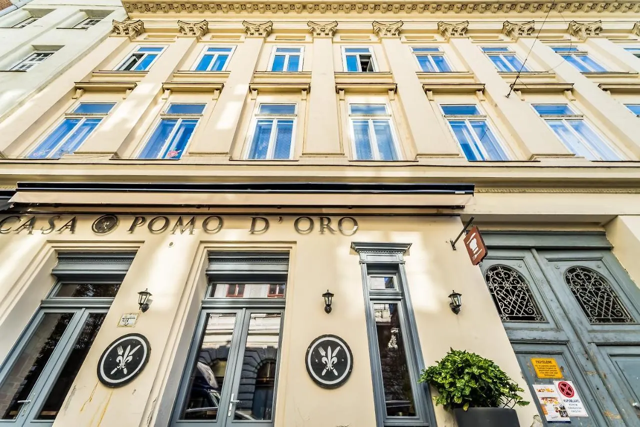 Urban Stable Luxury Apartments Budapest Ungarn